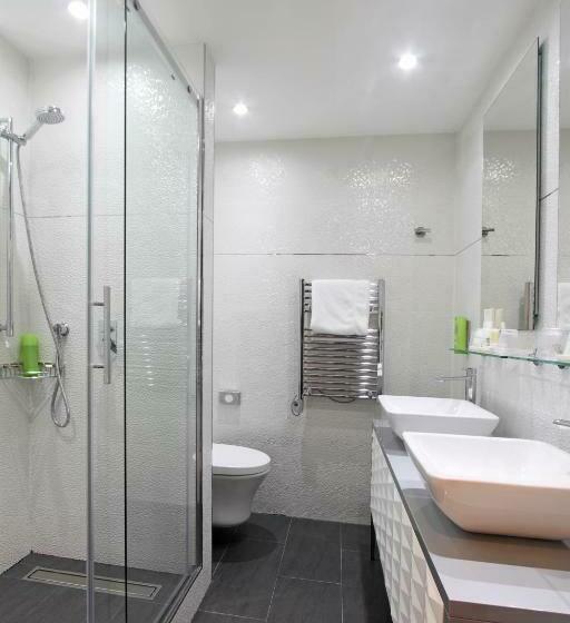 Номер Стандарт с Балконом, Golden Tulip Cannes Hotel De Paris