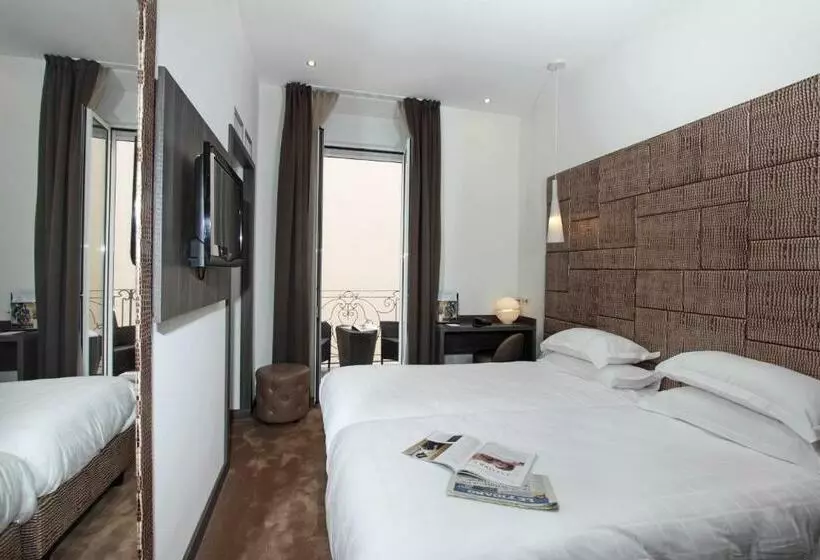 バルコニー付きスタンダードルーム, Golden Tulip Cannes Hotel De Paris