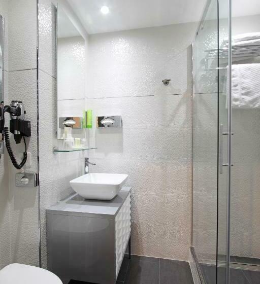 Номер Стандарт с Балконом, Golden Tulip Cannes Hotel De Paris