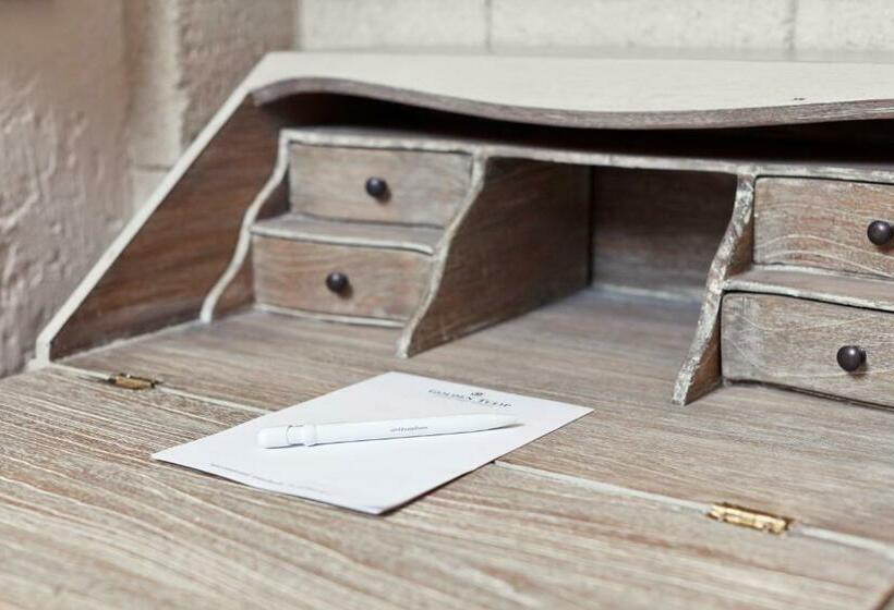 Номер Стандарт с Балконом, Golden Tulip Cannes Hotel De Paris