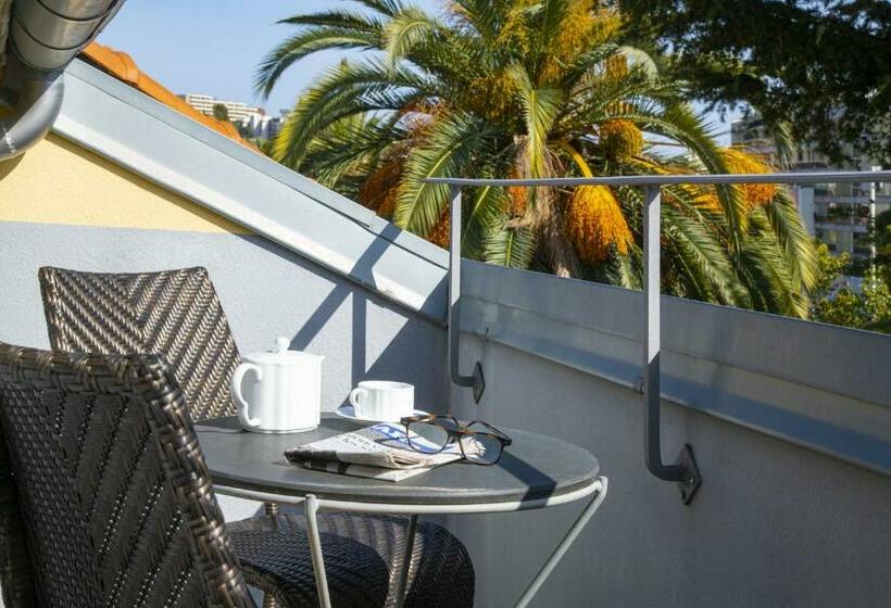 Номер Стандарт с Балконом, Golden Tulip Cannes Hotel De Paris