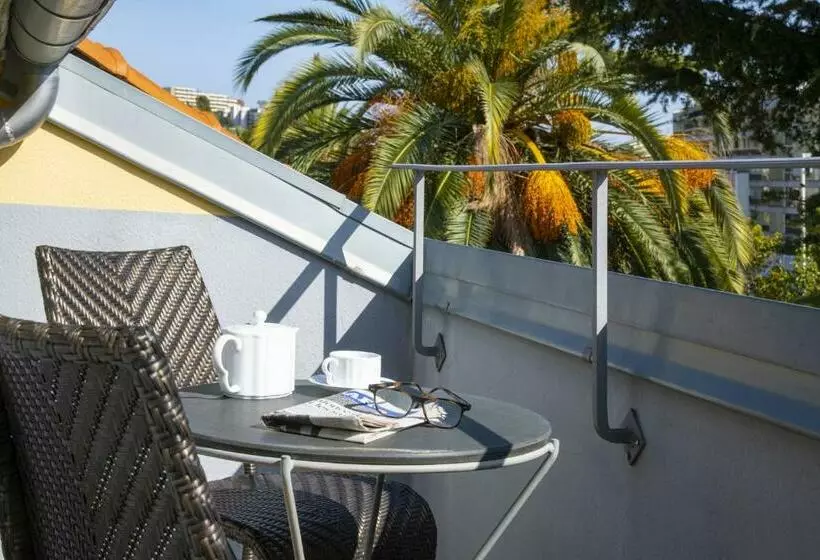 バルコニー付きスタンダードルーム, Golden Tulip Cannes Hotel De Paris