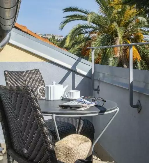 バルコニー付きスタンダードルーム, Golden Tulip Cannes Hotel De Paris