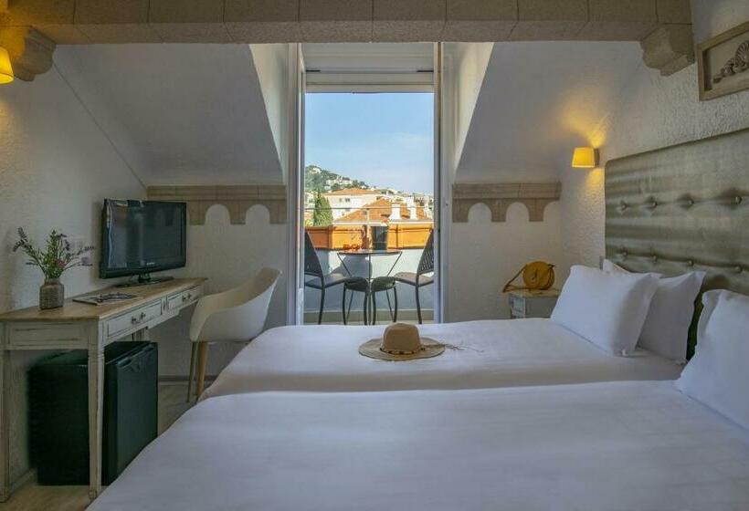 Номер Стандарт с Балконом, Golden Tulip Cannes Hotel De Paris