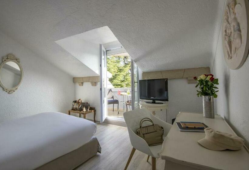 Номер Стандарт с Балконом, Golden Tulip Cannes Hotel De Paris