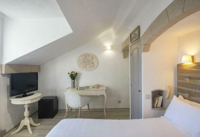 Номер Стандарт с Балконом, Golden Tulip Cannes Hotel De Paris