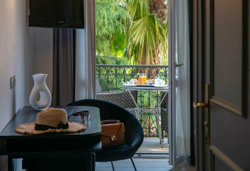 Номер Стандарт с Балконом, Golden Tulip Cannes Hotel De Paris