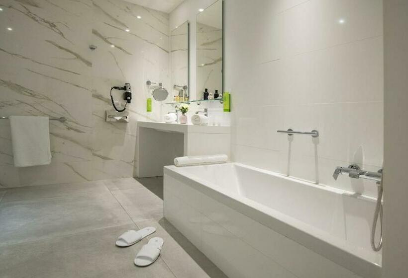 סוויטה, Golden Tulip Cannes Hotel De Paris