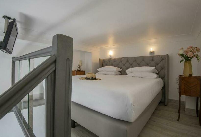 חדר סטנדרט לארבעה, Golden Tulip Cannes Hotel De Paris