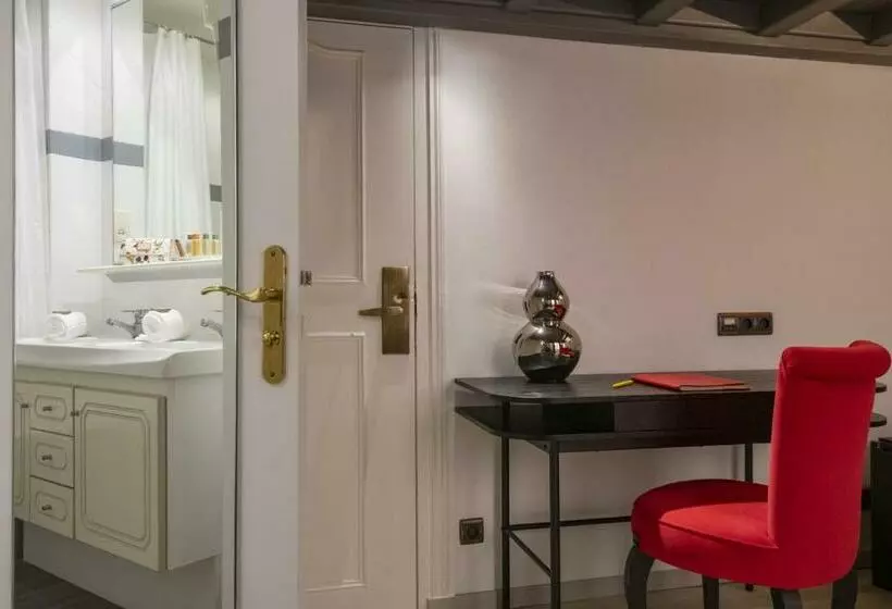 スタンダード４人部屋, Golden Tulip Cannes Hotel De Paris