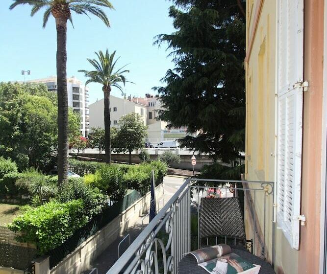 Номер Стандарт с Балконом, Golden Tulip Cannes Hotel De Paris