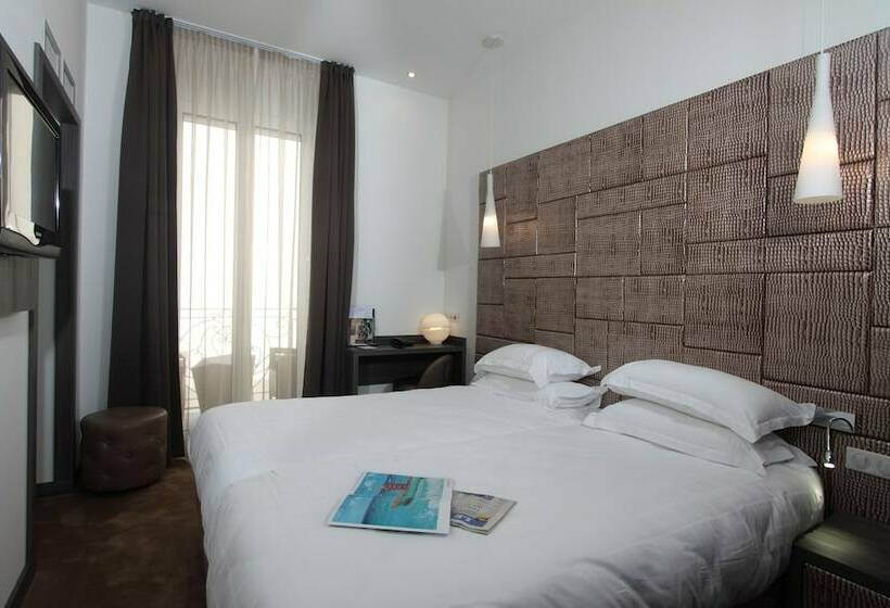 Номер Стандарт с Балконом, Golden Tulip Cannes Hotel De Paris