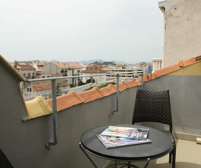 Номер Стандарт с Балконом, Golden Tulip Cannes Hotel De Paris
