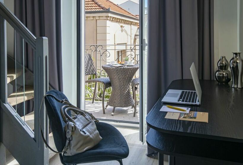 Номер Стандарт Трехместный, Golden Tulip Cannes Hotel De Paris