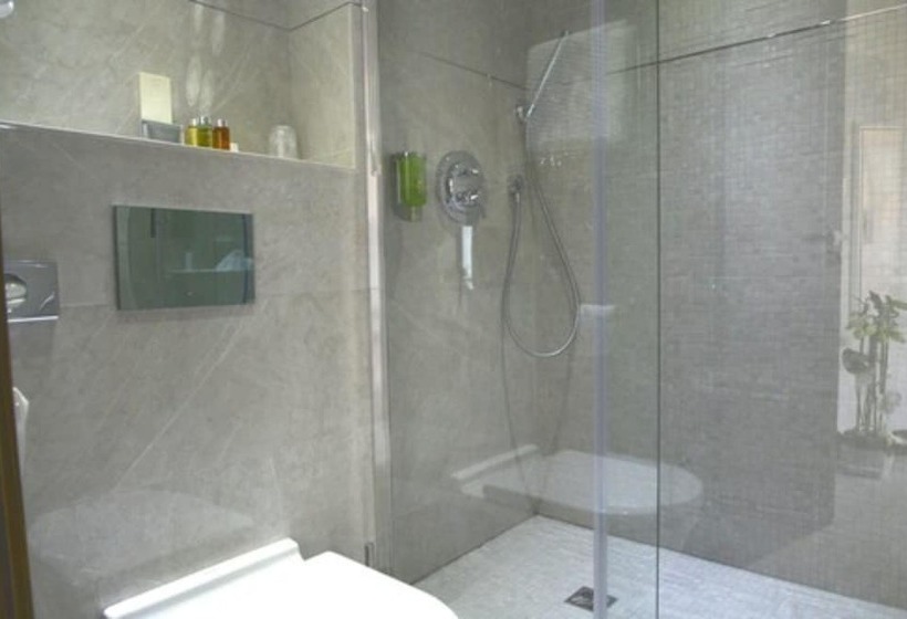 Апартаменты 1 Спальня, Golden Tulip Cannes Hotel De Paris