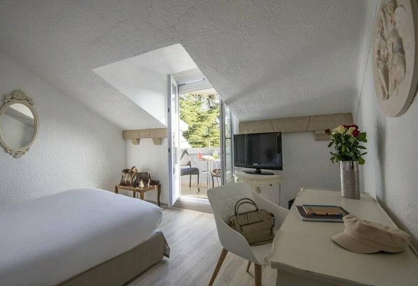 Номер Стандарт с Балконом, Golden Tulip Cannes Hotel De Paris