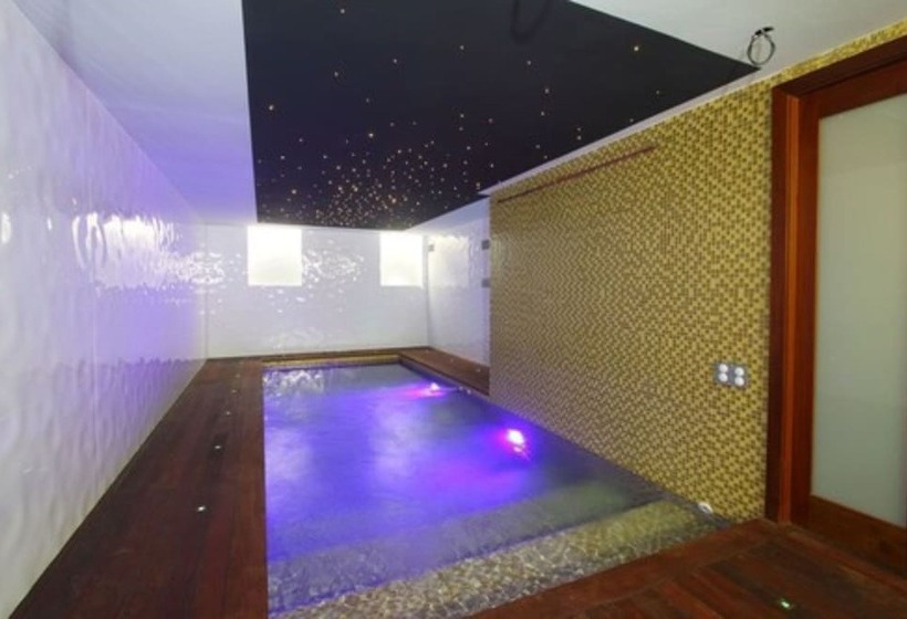 Апартаменты 2 Спальни, Golden Tulip Cannes Hotel De Paris