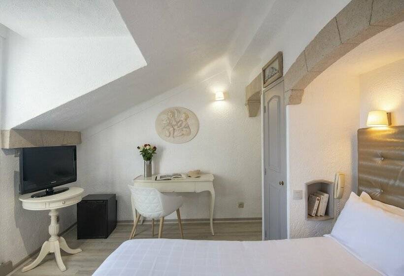 Номер Стандарт с Балконом, Golden Tulip Cannes Hotel De Paris