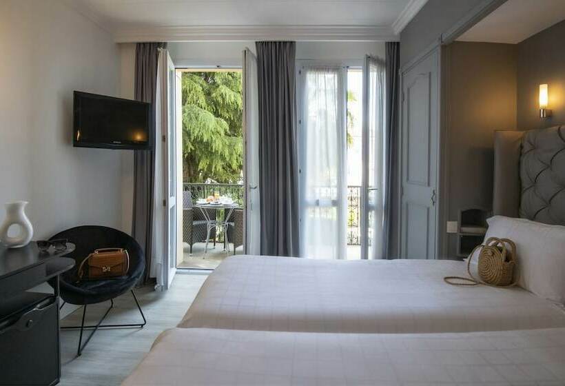 Номер Стандарт с Балконом, Golden Tulip Cannes Hotel De Paris