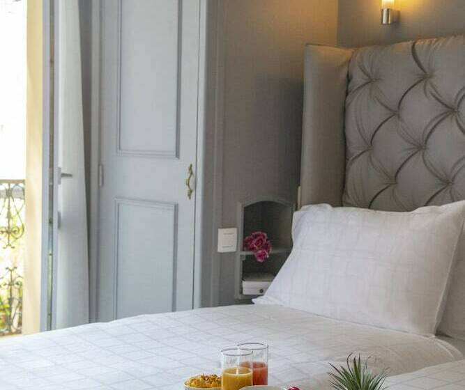 Номер Стандарт с Балконом, Golden Tulip Cannes Hotel De Paris