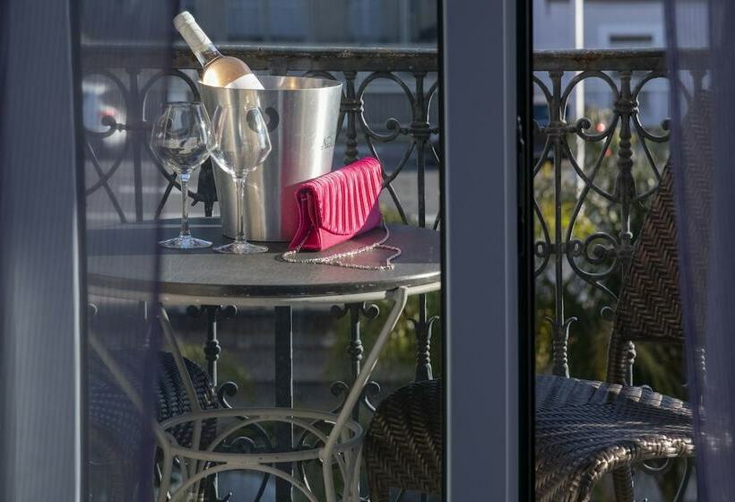 Номер Стандарт Трехместный, Golden Tulip Cannes Hotel De Paris