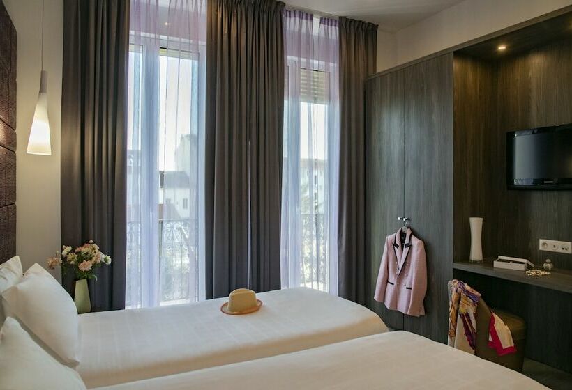 חדר סטנדרט לשלושה, Golden Tulip Cannes Hotel De Paris
