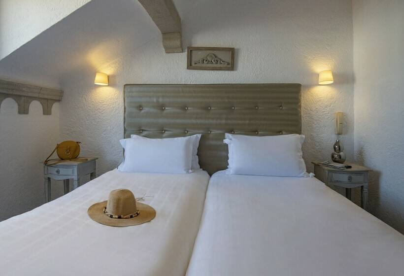 Номер Стандарт с Балконом, Golden Tulip Cannes Hotel De Paris