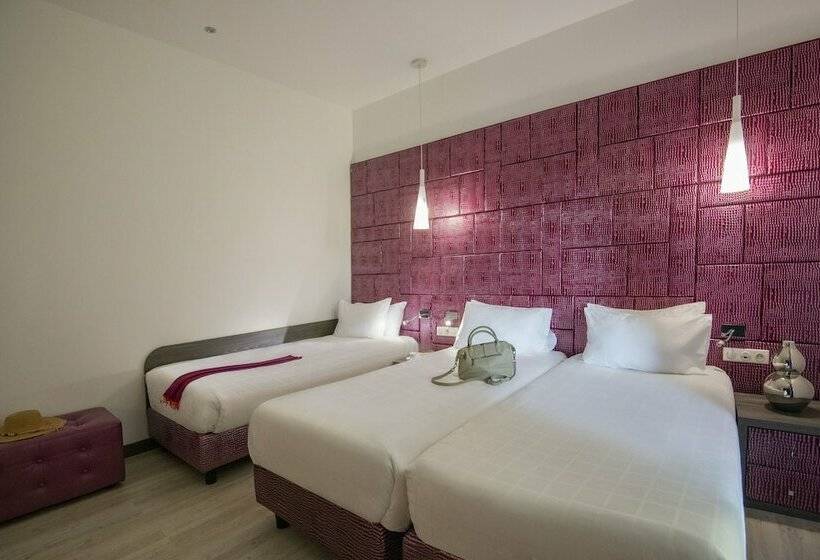 Номер Стандарт Трехместный, Golden Tulip Cannes Hotel De Paris