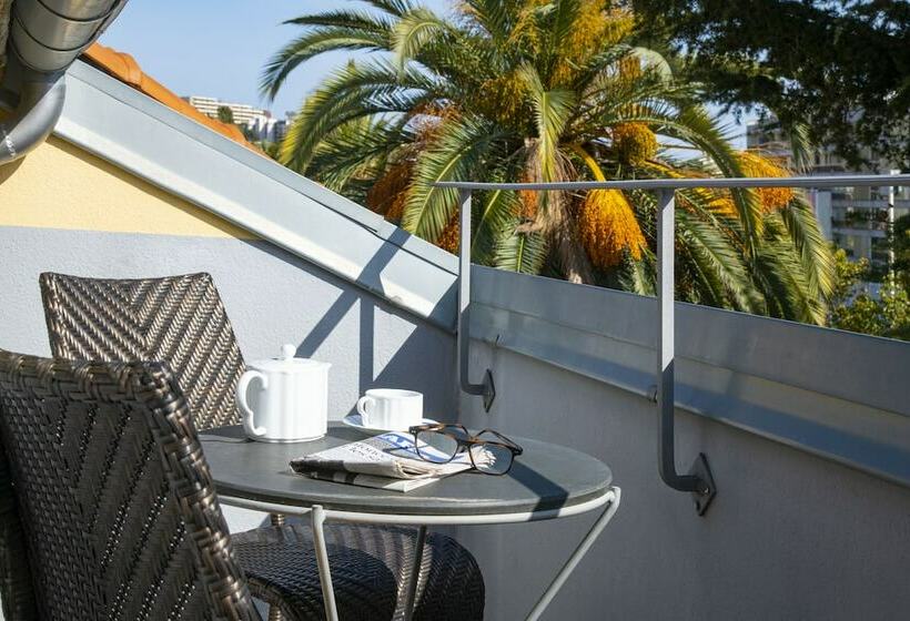 Номер Стандарт с Балконом, Golden Tulip Cannes Hotel De Paris