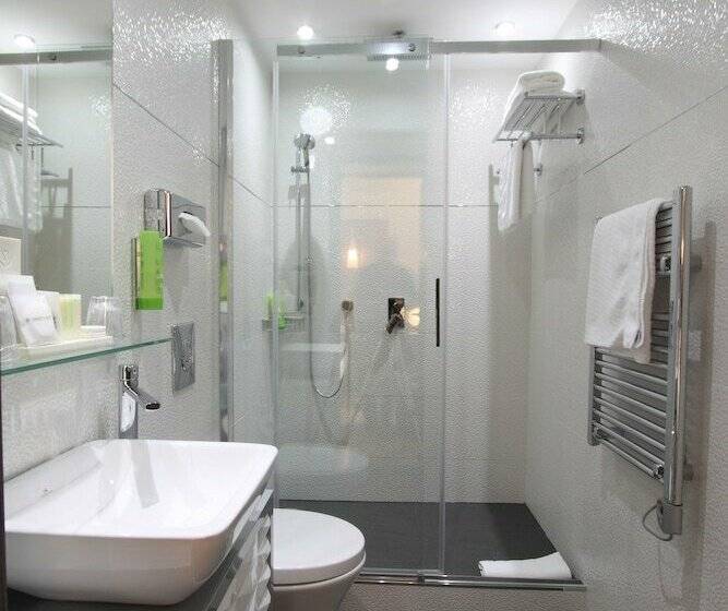 Номер Стандарт с Балконом, Golden Tulip Cannes Hotel De Paris