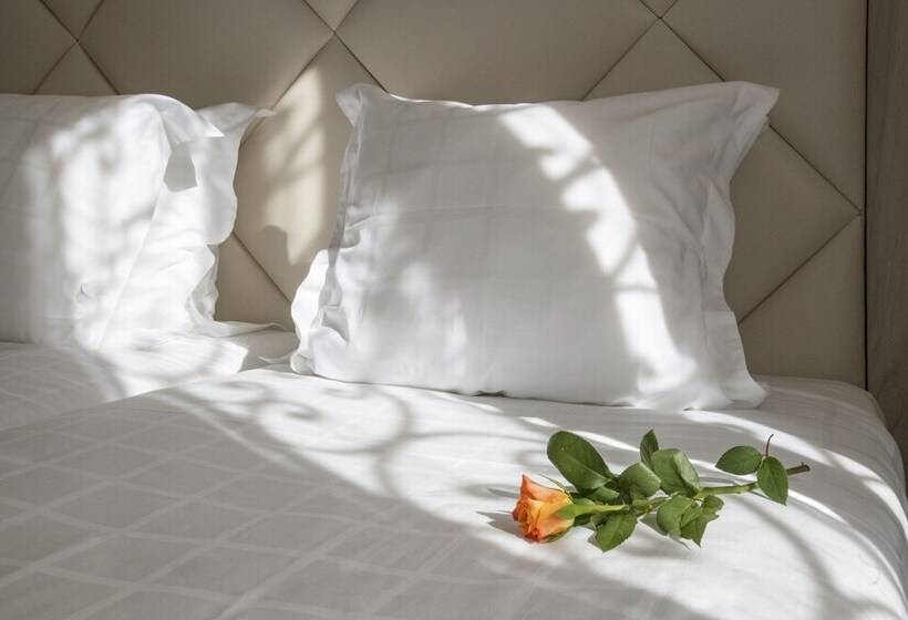 סוויטה, Golden Tulip Cannes Hotel De Paris