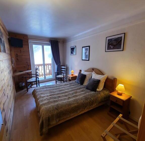 اتاق پریمیوم چهارنفره, Hôtel Du Centre