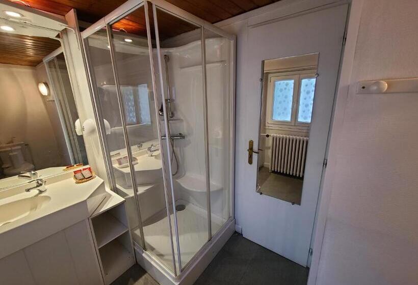 اتاق پریمیوم چهارنفره, Hôtel Du Centre