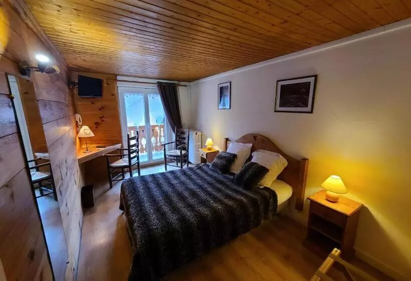 اتاق پریمیوم چهارنفره, Hôtel Du Centre
