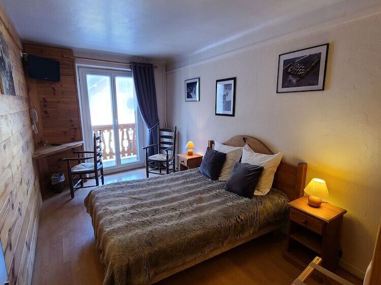 اتاق پریمیوم چهارنفره, Hôtel Du Centre