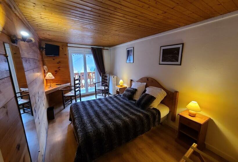 اتاق پریمیوم چهارنفره, Hôtel Du Centre