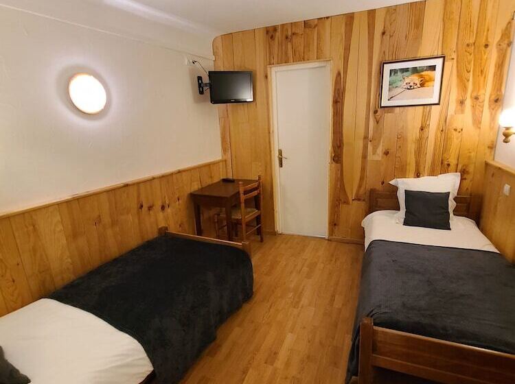 اتاق پریمیوم چهارنفره, Hôtel Du Centre