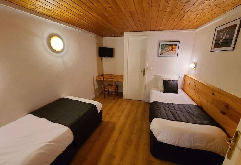 اتاق پریمیوم چهارنفره, Hôtel Du Centre