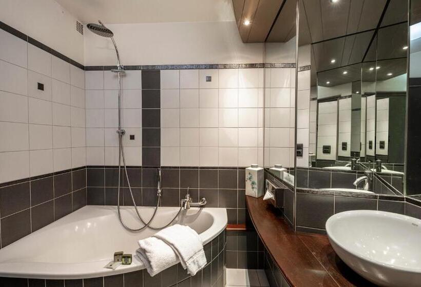 コンフォートルーム, Le Bailliage Hôtel & Spa