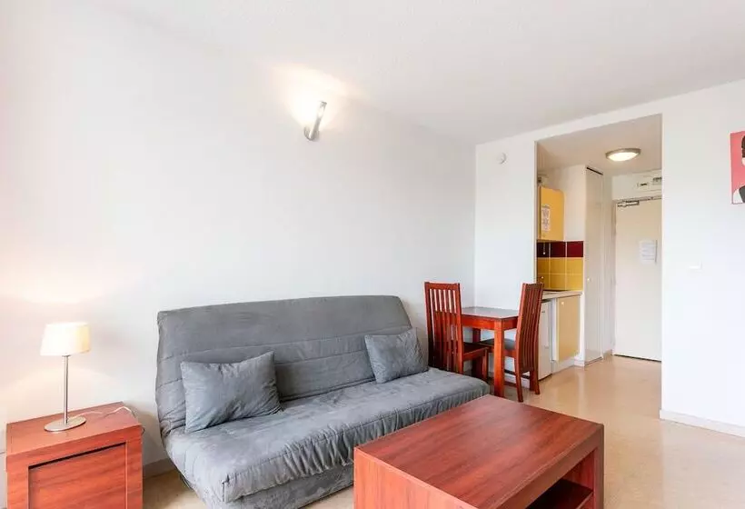 استودیو استاندارد با چشمانداز استخر, Vacanceole Residence Le Saint Clair