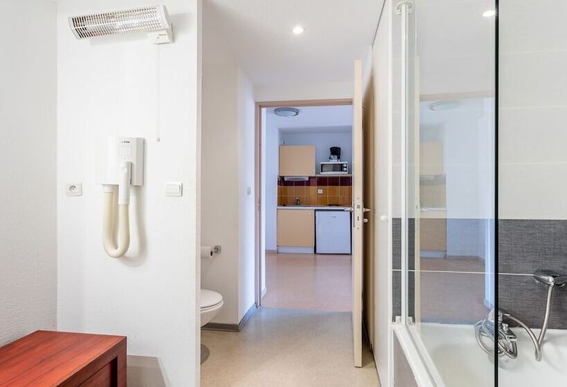 Студио Стандарт Вид на Бассейн, Vacanceole  Residence Le Saint Clair