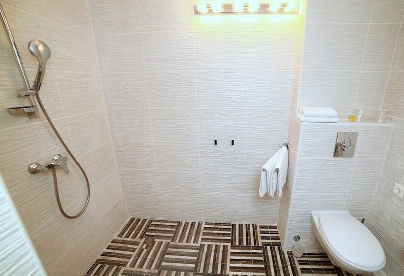 スタンダードトリプルルーム, Eurotel