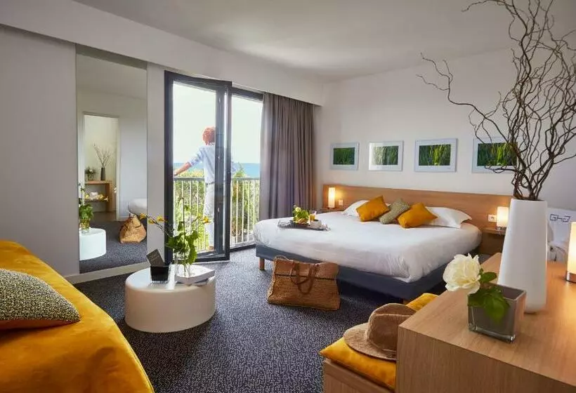バルコニーつきオーシャンビュースーペリアルーム, Grand Hotel Du Golfe   Spa & Restaurant