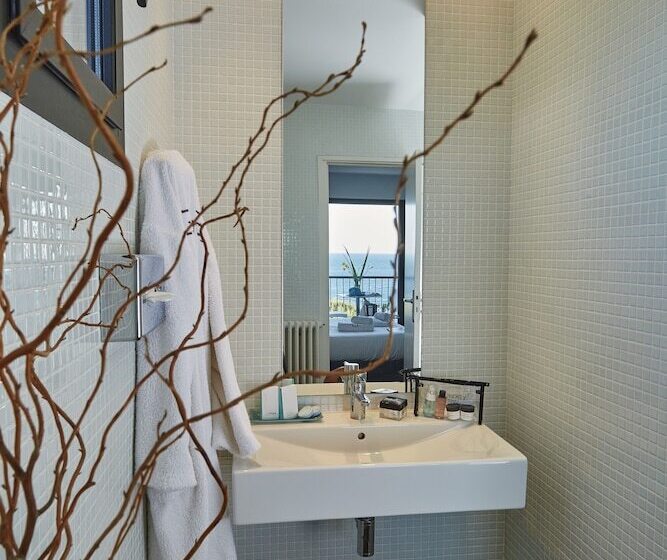 스탠다드 발코니 룸 바다 전망, Grand Hotel Du Golfe