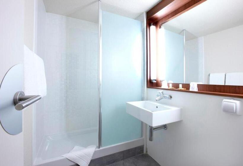 Номер Стандарт Трехместный, Campanile Paris Ouest Nanterre La Defense