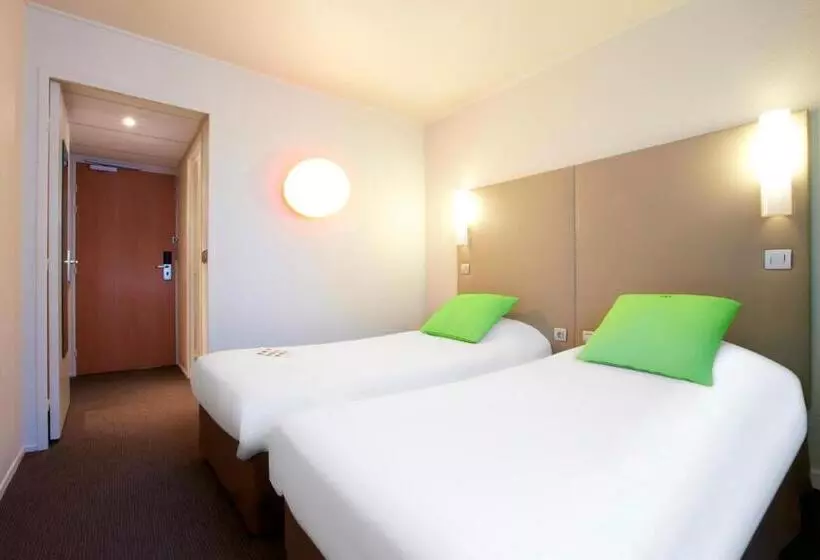 Standard Kolmen Hengen Huone, Campanile Paris Ouest Nanterre La Defense