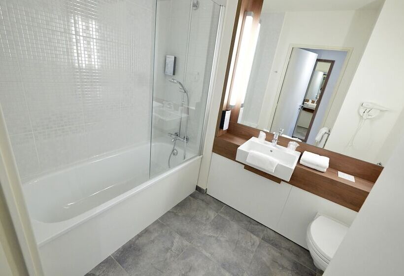 Номер Стандарт, Campanile Paris Ouest Nanterre La Defense