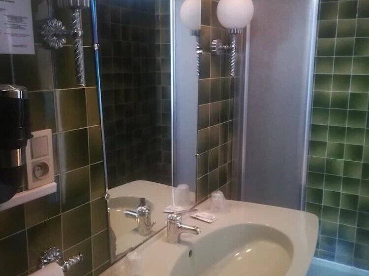 Pokój Standard Trzyosobowy, Du Gave