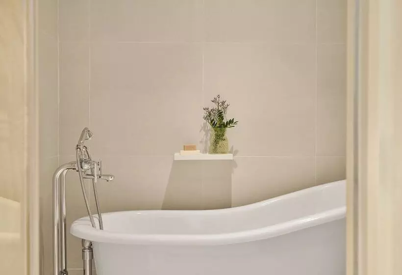 Suite, Du Louvre In The Unbound Collection By Hyatt