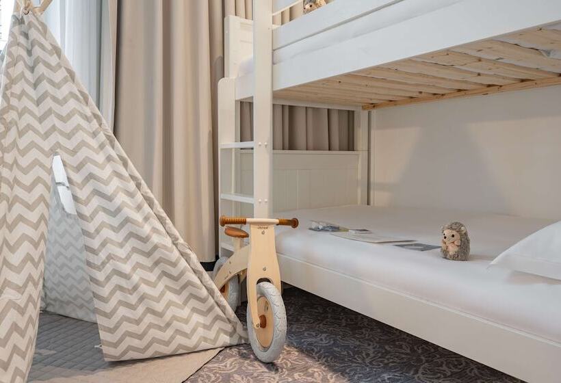 Suite Familiale, Du Louvre In The Unbound Collection By Hyatt